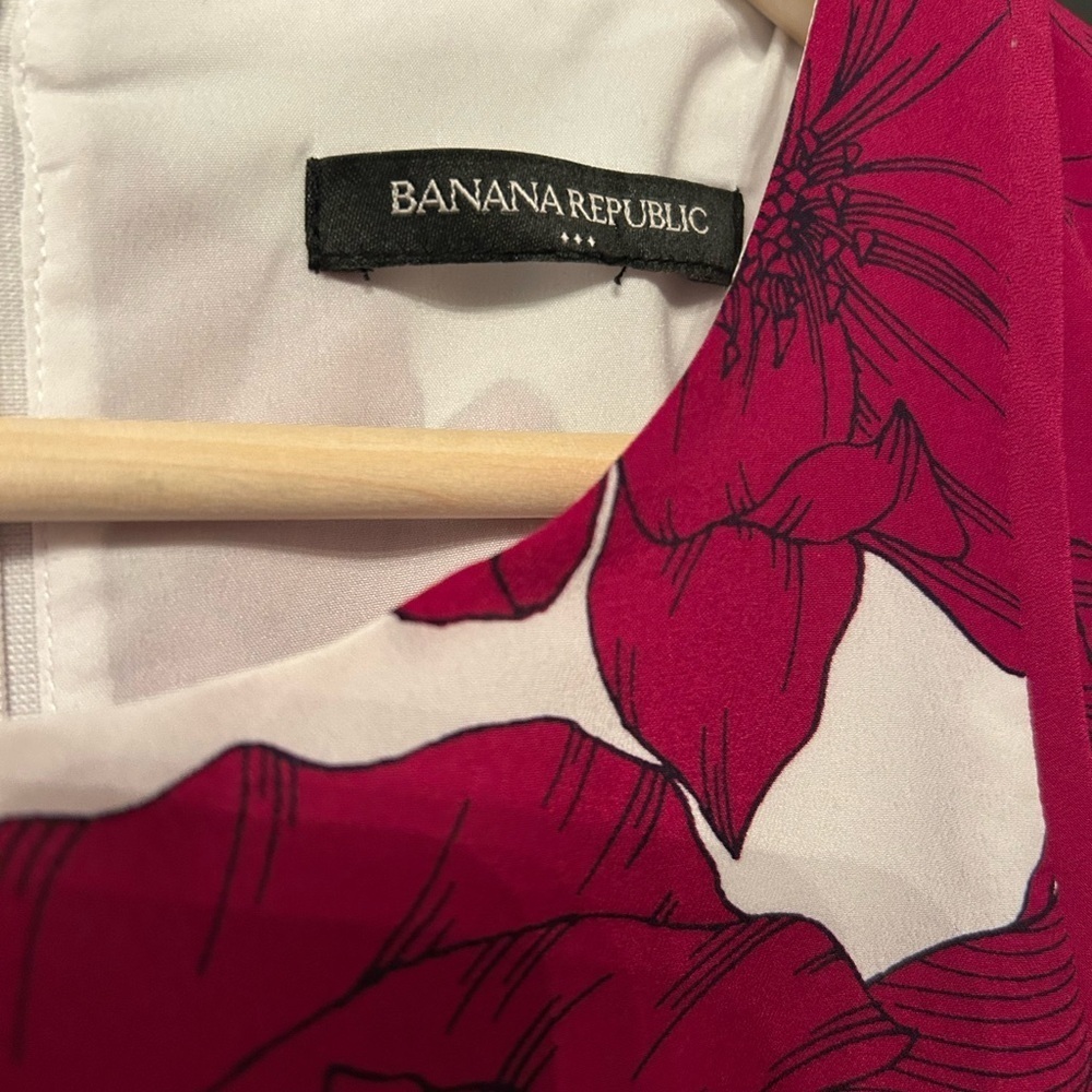 Banana Republic Magenta and White Floral Career Office Sheath Style Dress Size 2 - Picture 4 of 12
